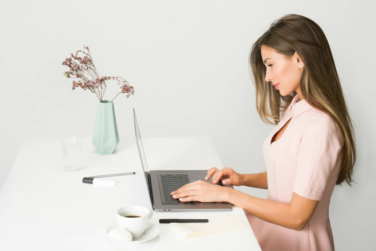 girl-on-laptop